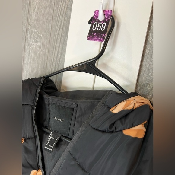 278. Forever 21 Teddy Bear Print Puffer Jacket Black Printed Small - Picture 4 of 8